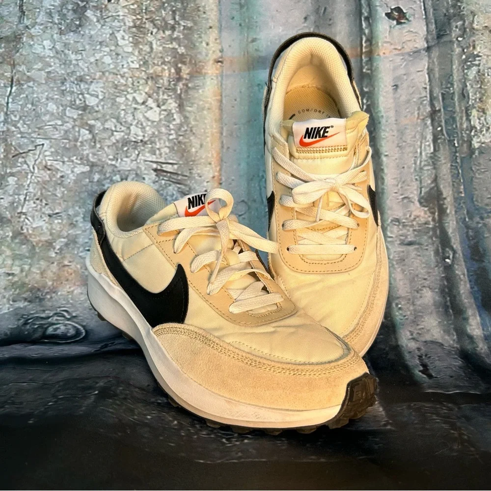 Nike Swoosh Detail Beige and Black Sneakers W 9.5M‎ M 8M